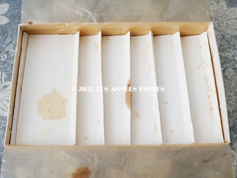 画像4: 1900年代 アンティーク チョコレートボックス お菓子箱　　CHOCOLATS FANTAISIES - CONFISERIE DU CHIEN QUI SAUTE PARIS -