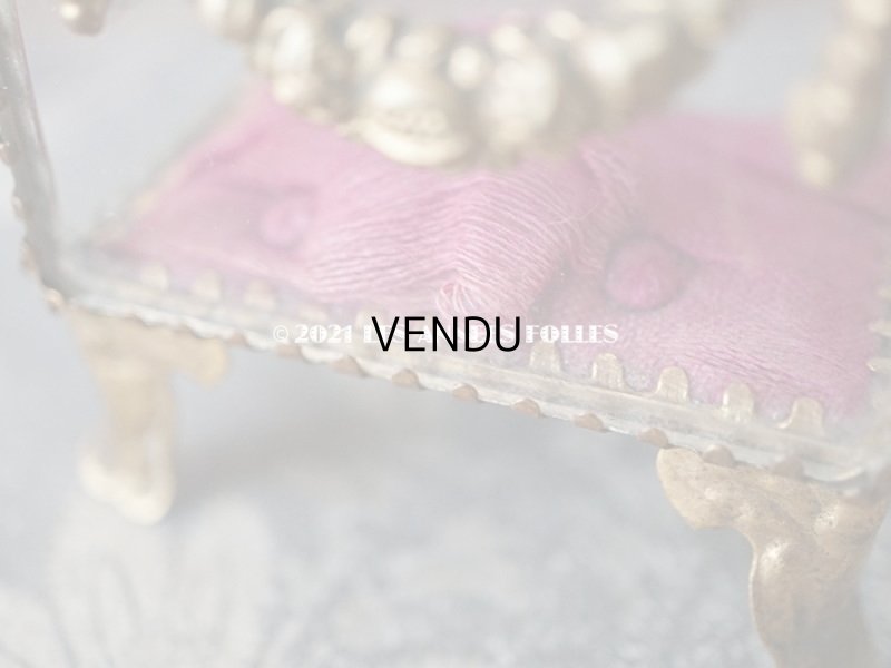 画像12: アンティーク ジュエリーボックス 花とリーフのガーランド シルク製クッション スモーキーレッド