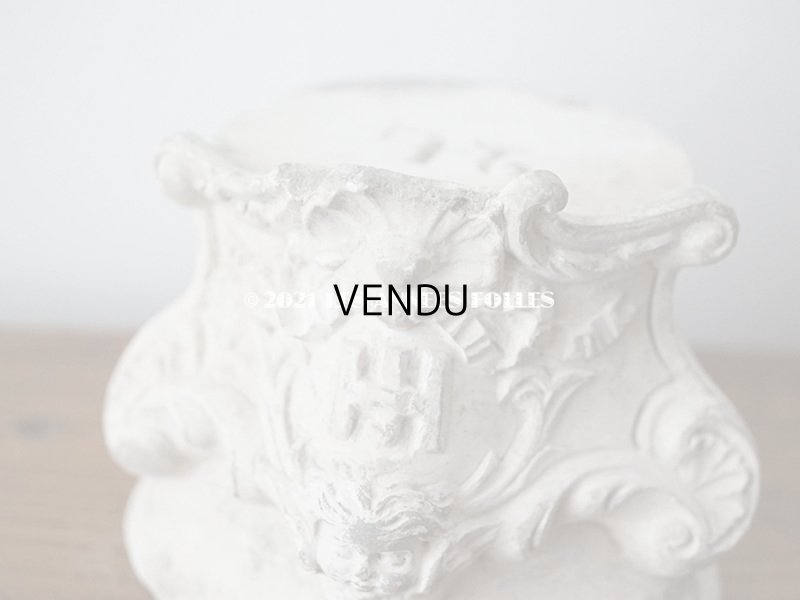 画像8: 1900年代 アンティーク マリア像の台座　石膏製 天使＆リボンのロカイユ装飾 M