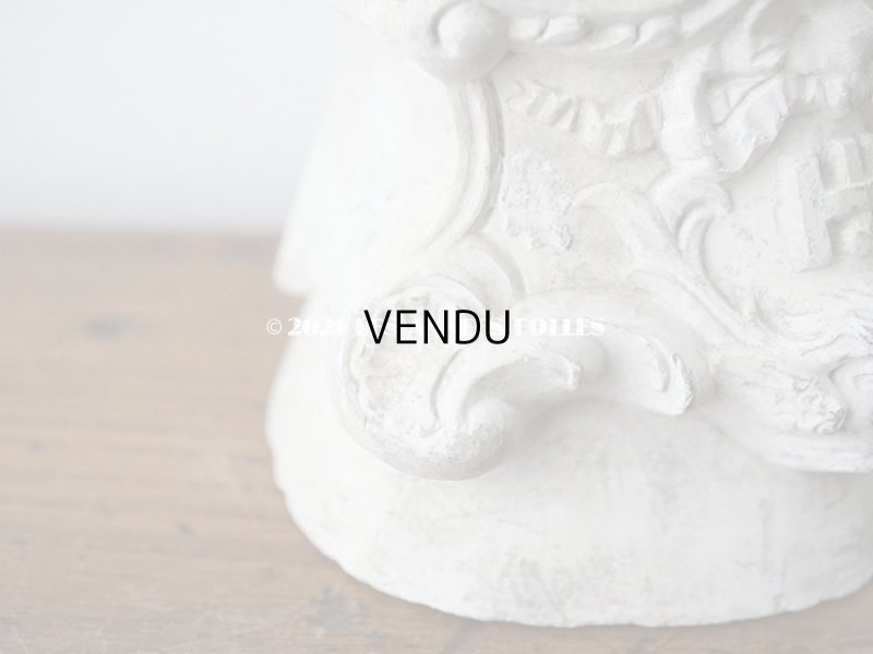 画像10: 1900年代 アンティーク マリア像の台座　石膏製 天使＆リボンのロカイユ装飾 M