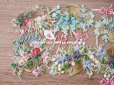 画像4: 1900年代 アンティーク ダイカットクロモ　薔薇&菫＆鈴蘭＆勿忘草の花かご　9ピースのセット