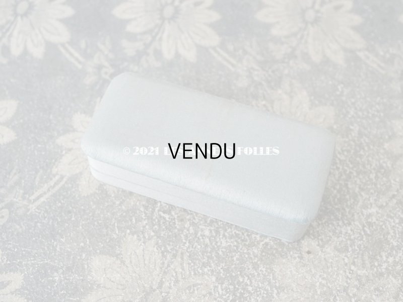 画像3: 1900年代 アンティーク  シルクサテンのジュエリーボックス  パウダーブルー