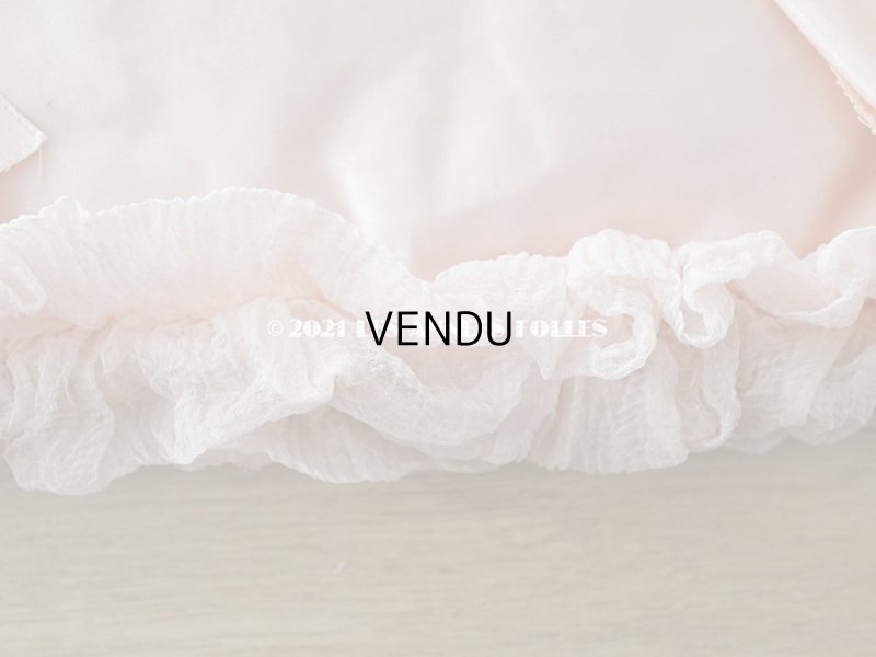 画像10: 19世紀末 アンティーク シルク製 ハンキーケース リボン&モノグラムのメダイヨンの刺繍入り 淡いピンク ハンカチ用ポシェット