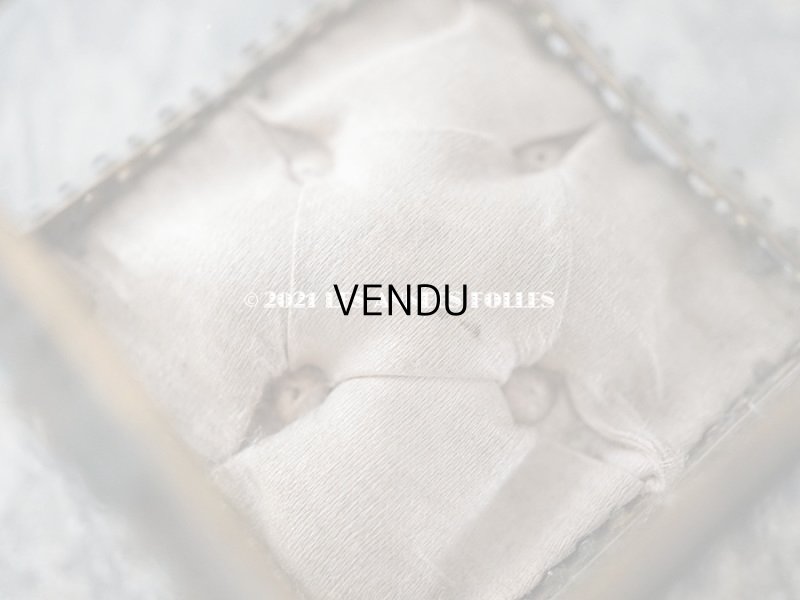 画像9: アンティーク ジュエリーボックス ベージュ・グレーのシルク製クッション 