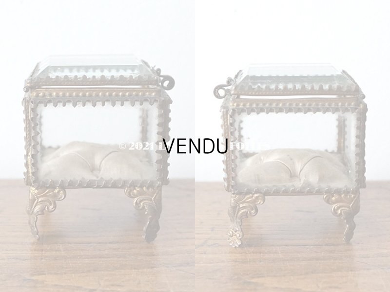 画像4: アンティーク ジュエリーボックス ベージュ・グレーのシルク製クッション 