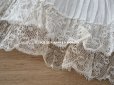 画像11: 【クリスマスセール2021対象外】1900年代 アンティーク 幅広 ドレスの裾  1.77m 2段プリーツ入り＆手編みのヴァランシエンヌレース 21cm幅 