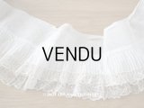 【クリスマスセール2021対象外】1900年代 アンティーク 幅広 ドレスの裾  1.77m 2段プリーツ入り＆手編みのヴァランシエンヌレース 21cm幅 