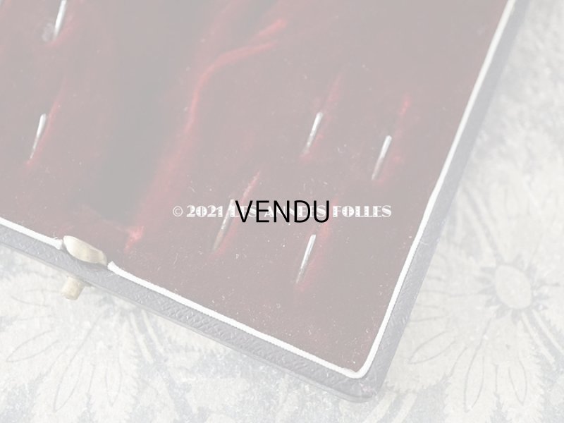 画像8: 【クリスマスセール2021対象外】19世紀末 アンティーク 本革製 イニシャル入り SM 大きなジュエリーボックス  ボルドーブラウン