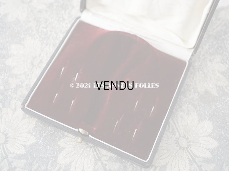 画像6: 【クリスマスセール2021対象外】19世紀末 アンティーク 本革製 イニシャル入り SM 大きなジュエリーボックス  ボルドーブラウン