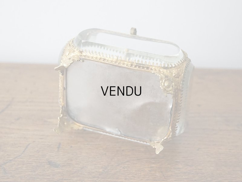 画像7: 19世紀末 アンティーク ジュエリーボックス スモーキーブルーのクッション ロカイユ装飾の脚