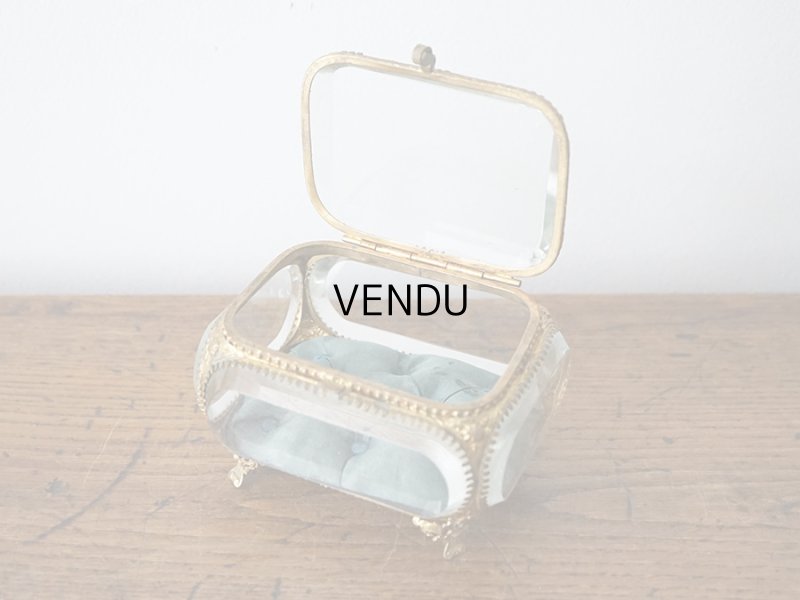 画像9: 19世紀末 アンティーク ジュエリーボックス スモーキーブルーのクッション ロカイユ装飾の脚