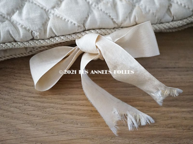 画像11: アンティーク シルク製 ハンキーケース 水色のモノグラム刺繍入り  エクリュ ハンカチ用ポシェット