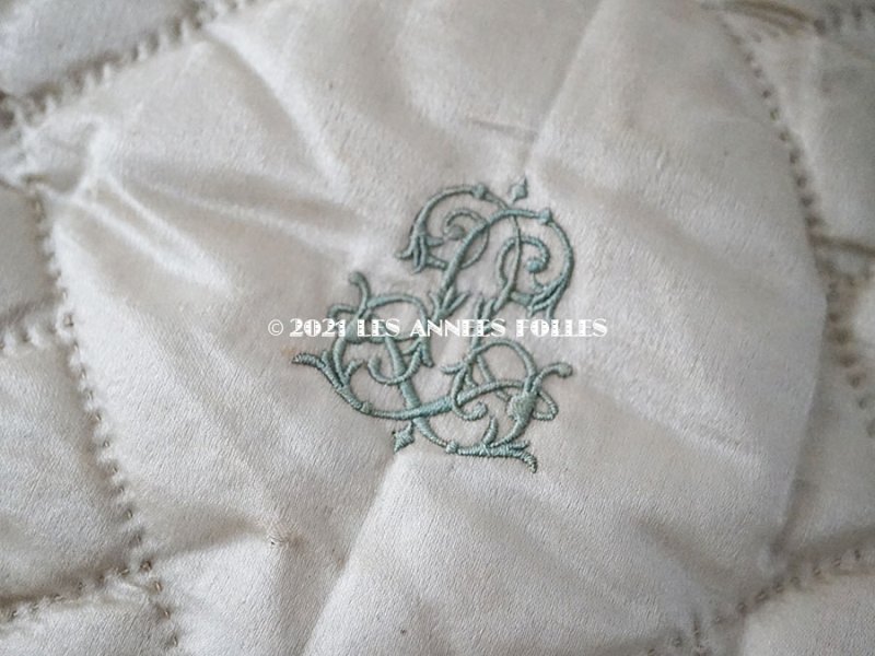 画像5: アンティーク シルク製 ハンキーケース 水色のモノグラム刺繍入り  エクリュ ハンカチ用ポシェット