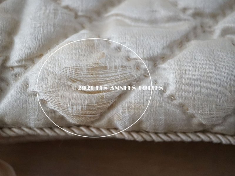 画像14: アンティーク シルク製 ハンキーケース 水色のモノグラム刺繍入り  エクリュ ハンカチ用ポシェット