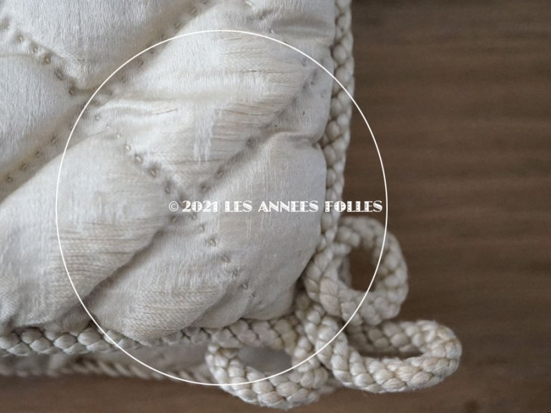 画像8: アンティーク シルク製 ハンキーケース 水色のモノグラム刺繍入り  エクリュ ハンカチ用ポシェット