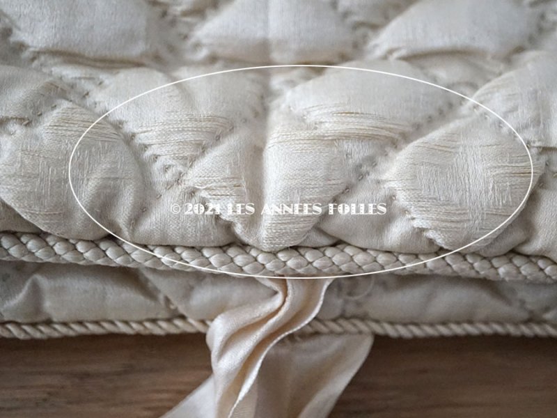 画像10: アンティーク シルク製 ハンキーケース 水色のモノグラム刺繍入り  エクリュ ハンカチ用ポシェット