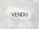 アンティーク 薔薇のガーランドの金彩入り オフホワイトのジュエリーボックス 