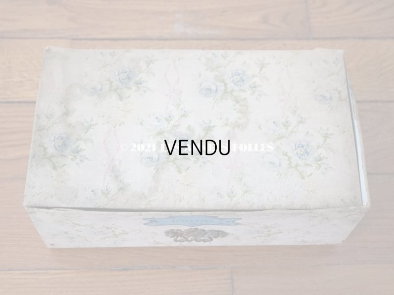 画像16: 【セール対象外】1900年代 アンティーク  カルトナージュチェスト 淡いピンクのリボン&ブルーの薔薇のガーランド