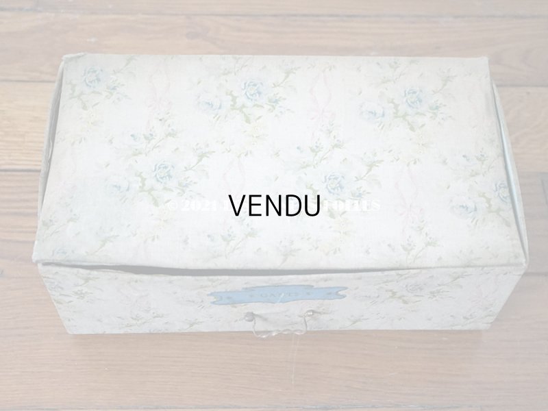 画像19: 【セール対象外】1900年代 アンティーク  カルトナージュチェスト 淡いピンクのリボン&ブルーの薔薇のガーランド