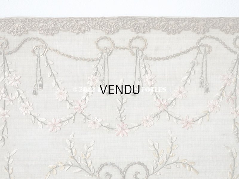 画像3: アンティーク リボン刺繍のパネル 淡いピンクの花　＆　タッセル