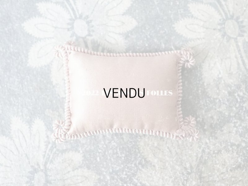 画像3: 19世紀末 アンティーク  シルク製 サシェ パフュームリーの小さなクッション 淡いピンク   - VIOLET PARIS -