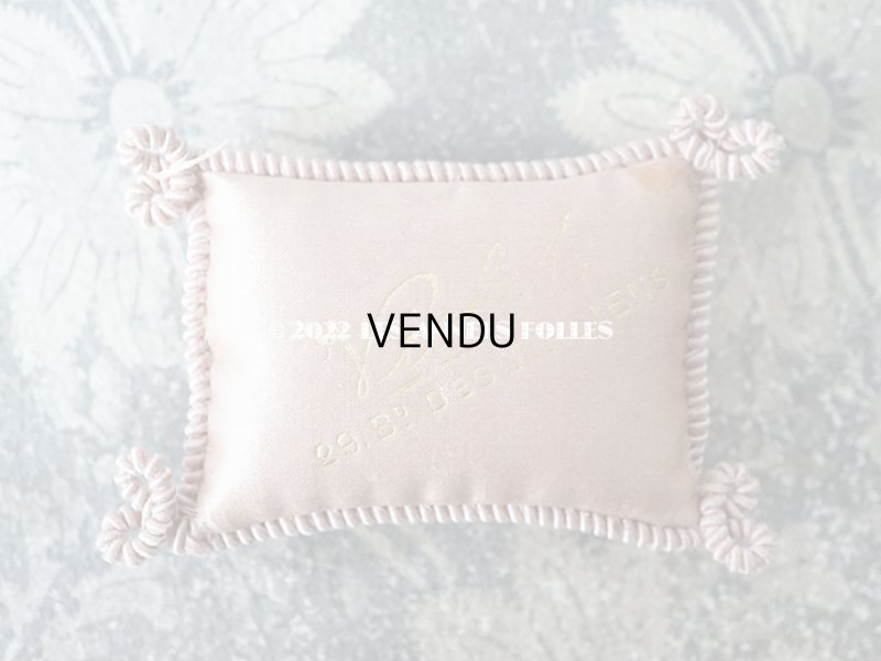 画像4: 19世紀末 アンティーク  シルク製 サシェ パフュームリーの小さなクッション 淡いピンク   - VIOLET PARIS -