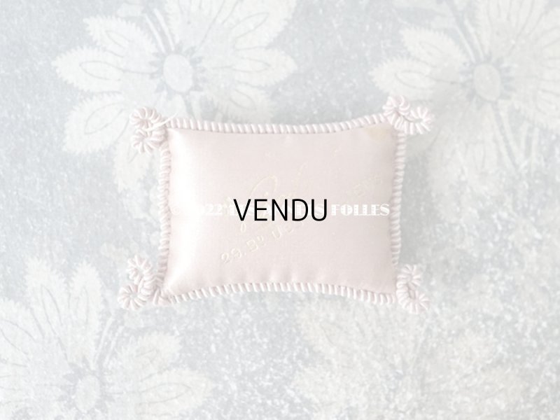 画像2: 19世紀末 アンティーク  シルク製 サシェ パフュームリーの小さなクッション 淡いピンク   - VIOLET PARIS -