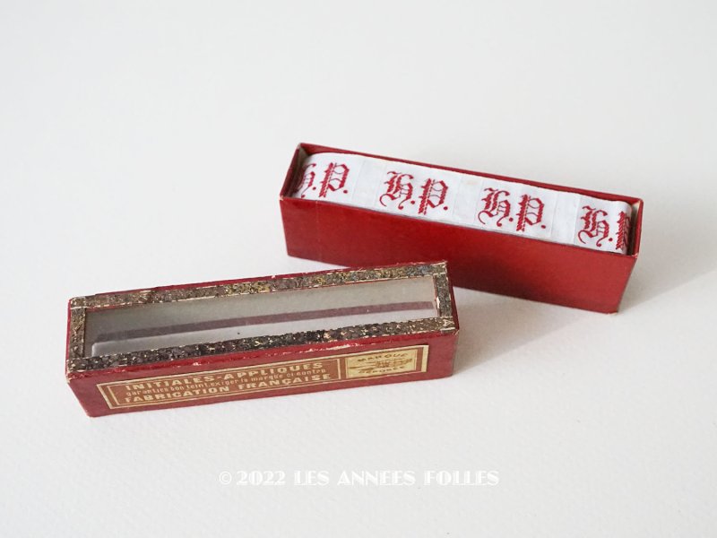 画像1: 1900年代 アンティーク 硝子の蓋の紙箱入り イニシャルテープ HP