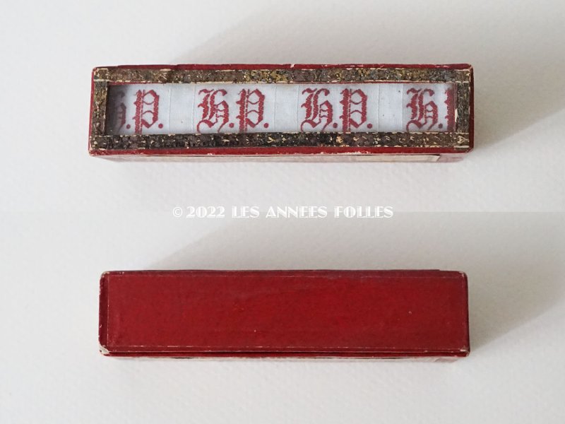 画像4: 1900年代 アンティーク 硝子の蓋の紙箱入り イニシャルテープ HP