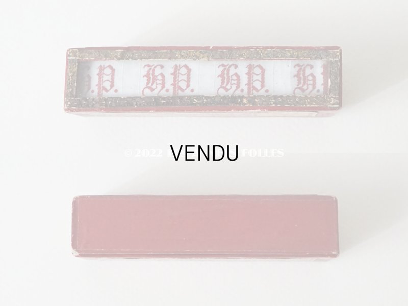 画像4: 1900年代 アンティーク 硝子の蓋の紙箱入り イニシャルテープ HP