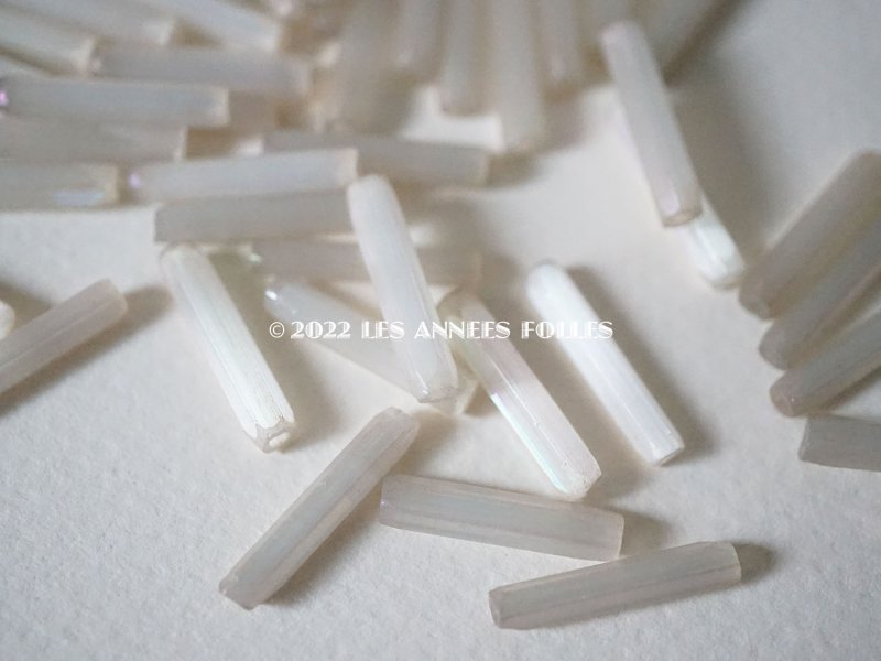 画像3: アンティーク ガラス製 ビーズ オーロラ加工 オフホワイト 4×17〜18mm  約110〜120ピース