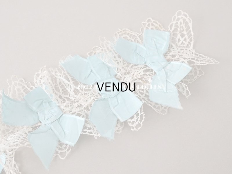 画像3: 1900年代 アンティーク ドレスの胸飾り＆付け袖　3点セット 淡いブルーのシルクリボン＆手編みのレース