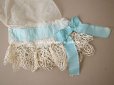 画像10: 1900年代 アンティーク ドレスの胸飾り＆付け袖　3点セット 淡いブルーのシルクリボン＆手編みのレース