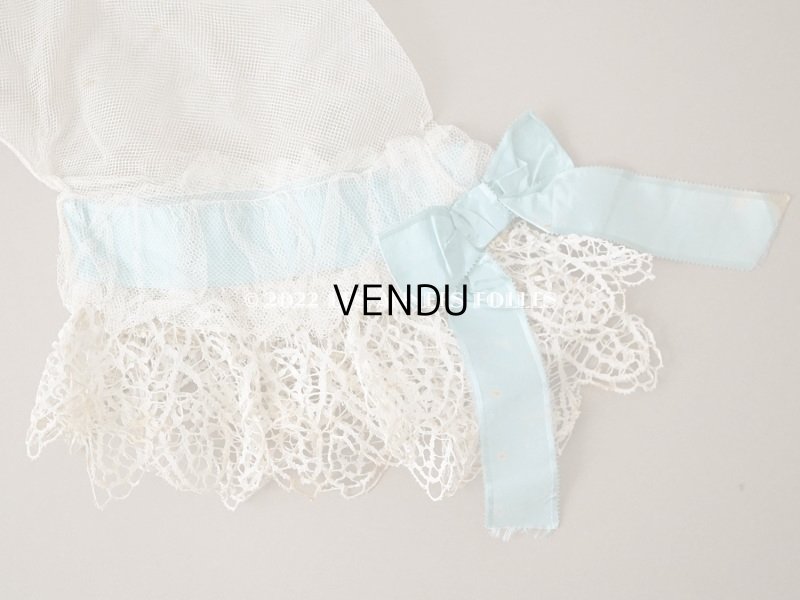 画像10: 1900年代 アンティーク ドレスの胸飾り＆付け袖　3点セット 淡いブルーのシルクリボン＆手編みのレース