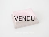 アンティーク とても小さな　ベルベットの台座 ピンク　13.4✗10.2✗4.2cm