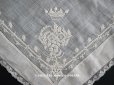 画像1: 19世紀 アンティーク  結婚式のハンカチ 王冠紋章＆モノグラム刺繍入り　手編みのヴァランシエンヌレース (1)