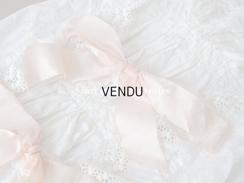 画像3: アンティーク ピンクのシルクリボンが結ばれた　赤ちゃんのおくるみ