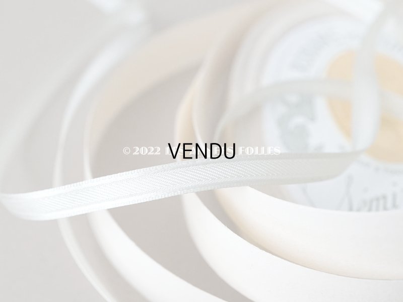 画像4: アンティーク 極細 シルク製リボン サテンの縁取り 淡いブルーグリーン 6.3m 幅5.5mm RUBAN POUR LINGERIE SEMIRAMIS