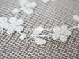 画像4: 1900年代 アンティーク 花の刺繍入り　チュールレース  33cm 約7.5cm幅  (4)