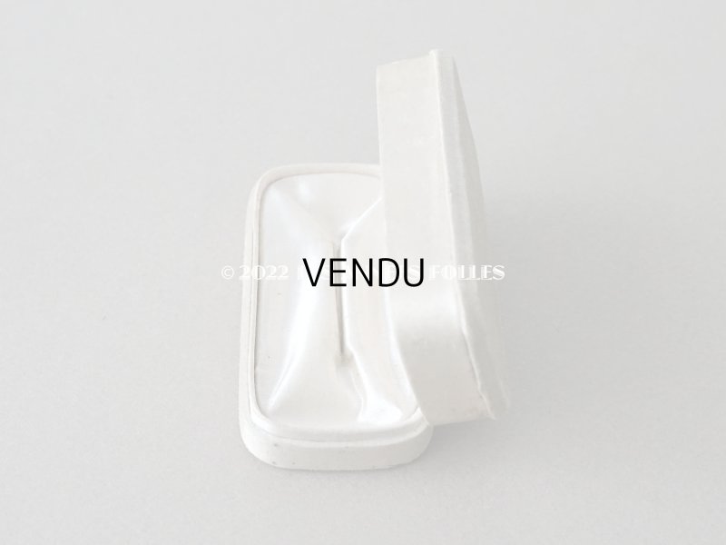 画像7: 1900年代 アンティーク  イニシャル入り シルクサテンのジュエリーボックス  淡いグレーベージュ