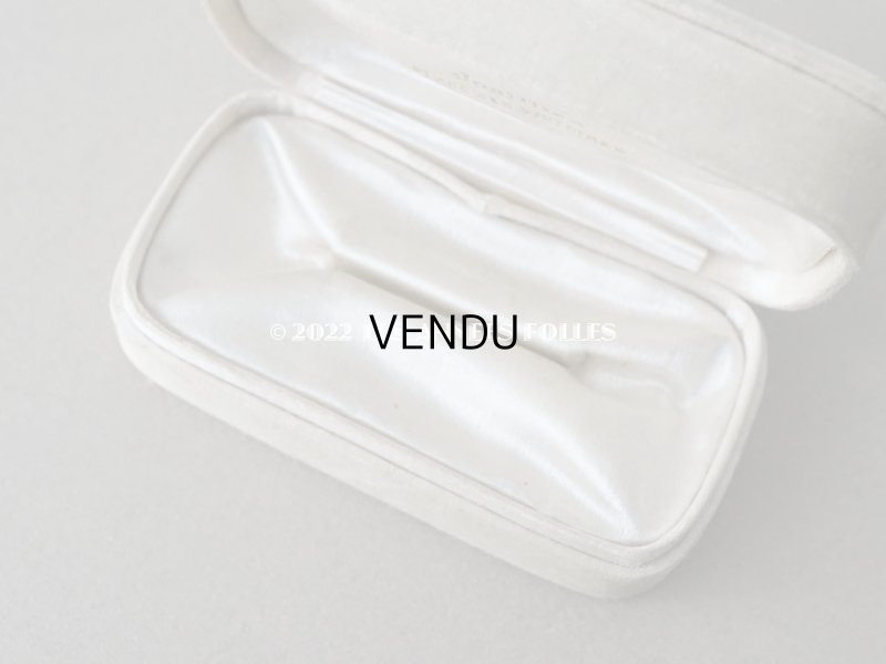 画像9: 1900年代 アンティーク  イニシャル入り シルクサテンのジュエリーボックス  淡いグレーベージュ