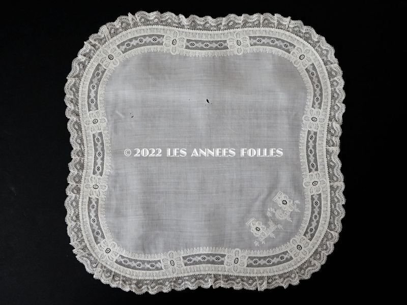 画像2: 19世紀末 アンティーク  結婚式のハンカチ モノグラム刺繍入り　ホワイトワーク＆手編みのヴァランシエンヌレース