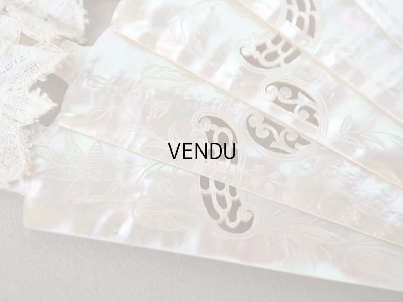 画像7: 1900年代 アンティーク  箱入り　デュシェスレースの大きなファン 彫刻入りマザーオブパール