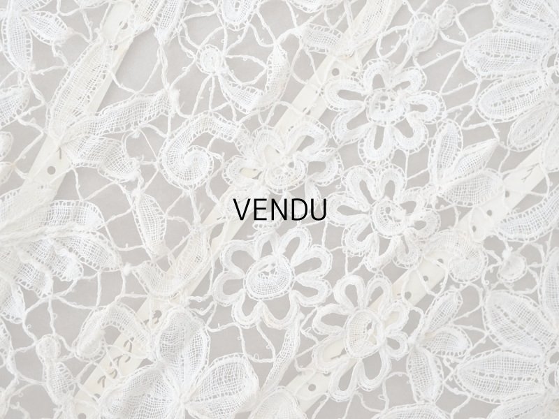 画像17: 1900年代 アンティーク  箱入り　デュシェスレースの大きなファン 彫刻入りマザーオブパール