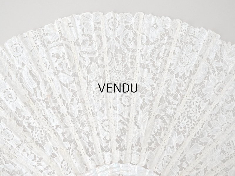 画像15: 1900年代 アンティーク  箱入り　デュシェスレースの大きなファン 彫刻入りマザーオブパール