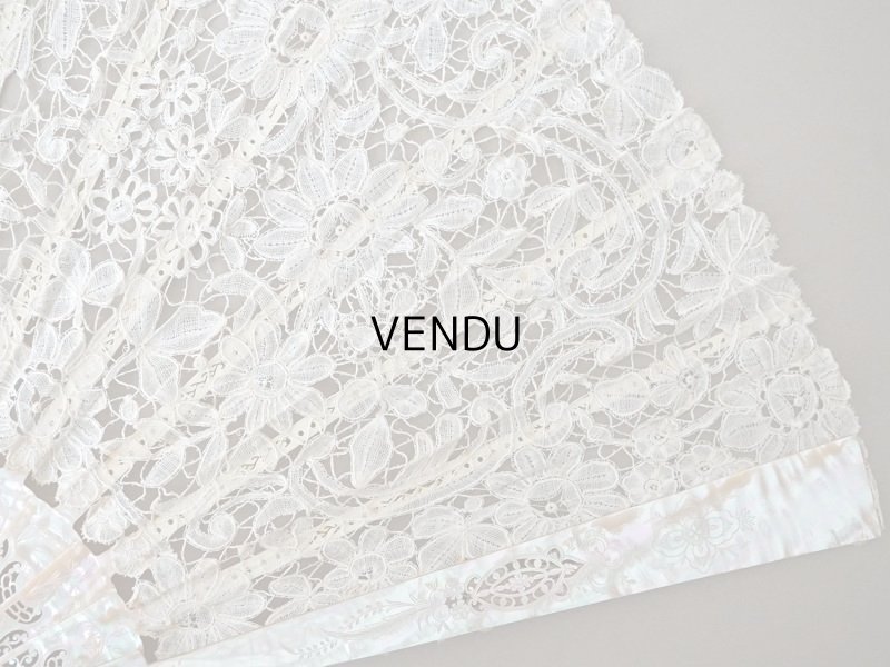 画像16: 1900年代 アンティーク  箱入り　デュシェスレースの大きなファン 彫刻入りマザーオブパール