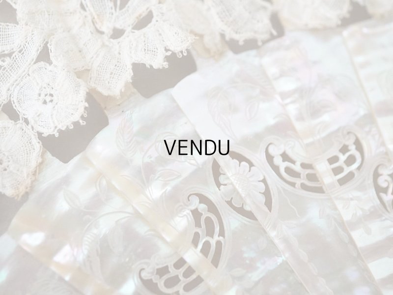 画像8: 1900年代 アンティーク  箱入り　デュシェスレースの大きなファン 彫刻入りマザーオブパール