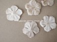 画像2: アンティーク 布花材料 グレーベージュ ベルベットの花びらのセット 42ピース 直径2.2cm (2)