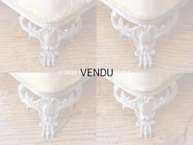 画像8: 19世紀 アンティーク 大きなジュエリーボックス ゴールドのシルク製クッション