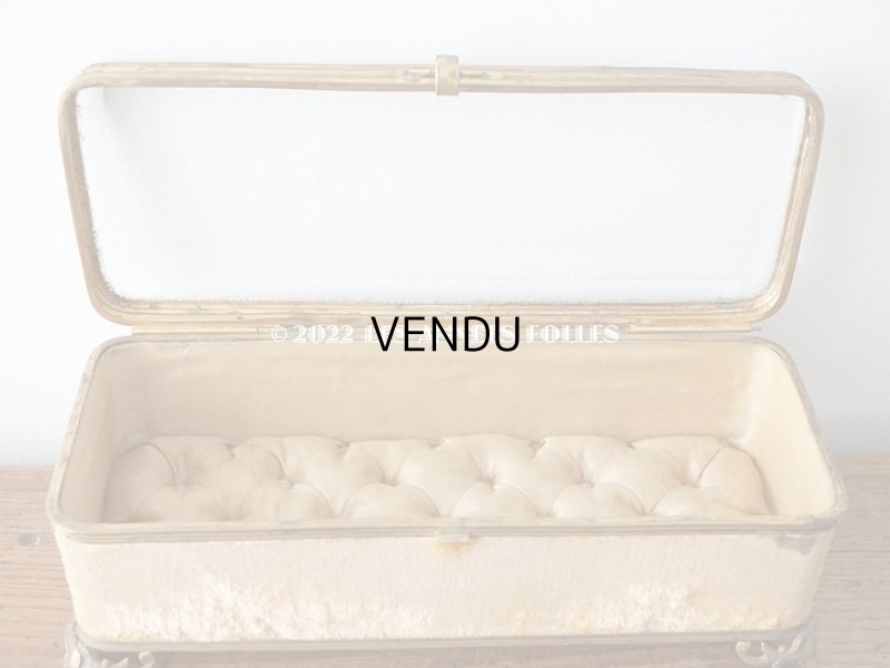 画像12: 19世紀 アンティーク 大きなジュエリーボックス ゴールドのシルク製クッション